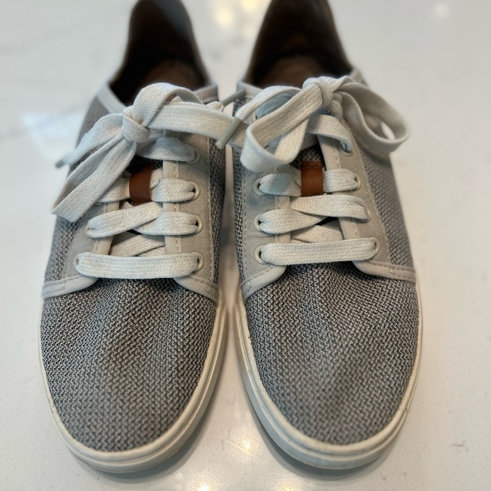 OluKai 
Pehuea Li Shoes